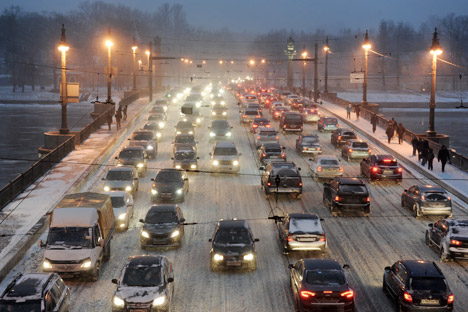 Quantidade de automóveis que rodam por Moscou supera em 30 % a capacidade das vias urbanas Foto: ITAR-TASS
