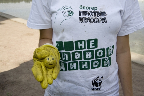 More than 30,000 people all over Russia cleaned up their neighborhoods, parks and river banks by removing waste material that had been illegally disposed of in public spaces in the framework of the Blogger against Garbage project. Source: Press Photo