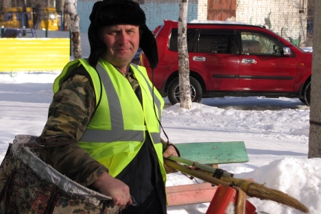 Sergei Nifashev, a janitor who is entirely satisfied with his profession. Source: Irina Korneeva