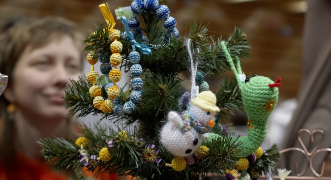 Sometimes Russians decorate the New Year trees with hand-made baubles. Source: Elena Pochetova 