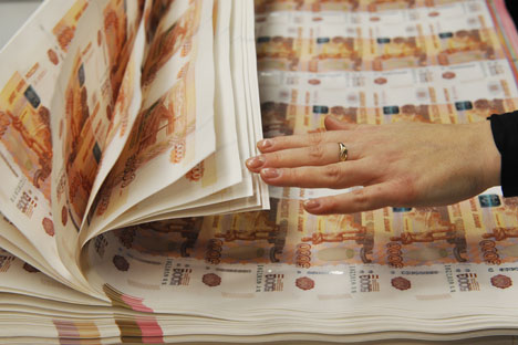  Serguéi Ignatiev, el prepupuesto ruso pierde 600.000 millones de rublos (20.000 millones de dólares) anualmente por transferencias de dinero ilegal. Fuente: Ria Novosti.