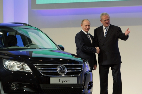Russian then-Prime Minister Vladimir Putin and Volkswagen Chairman Martin Winterkorn (L-R) during a ceremony to launch complete knock-down kit assembly at a Volkswagen plant in Kaluga. Source: RIA Novosti / Aleksey Nikolsky