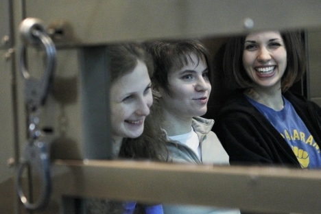 Members of the female punk band "Pussy Riot" (L-R) Maria Alyokhina, Yekaterina Samutsevich and Nadezhda Tolokonnikova sit in a glass-walled cage before a court hearing in Moscow, October 1, 2012. Source: Reuters
