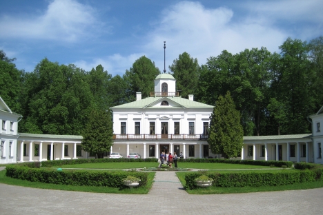 The poet, Mikhail Lermontov spent his summers, as a teenager in the 1830s, at this 19th-century estate Serednikovo just north of Moscow. Source: Phoebe Taplin