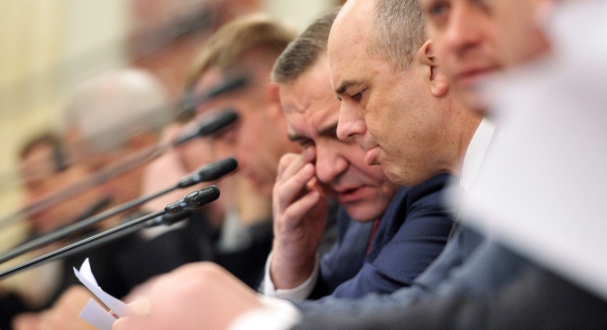 Finance Minister Anton Siluanov (pictured right) said that the problem of shadow economy partly results from the fact that 25 percent of Russia’s money mass is cash. Source: Kommersant 