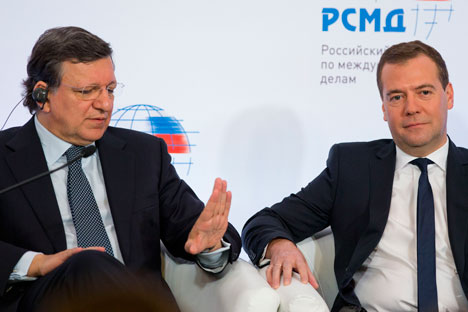 Chairman of the European Commission Jose Manuel Barroso (left) mentioned “human rights in Russia” as one of the key problems that is stalling negotiations. Source: AP