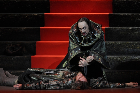 Dmitritchenko se apresenta no teatro há mais de uma década, e desempenhou o papel de tsar em “Ivan, o Terrível” (na foto). Foto: RIA Nóvosti