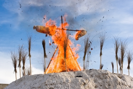 One of the most popular Maslenitsa's festivities is building and burning scarecrows. Source: Lori / Legion Media
