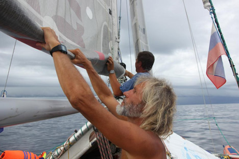 Anatoly Kulik’s four-man team has become the first to circumnavigate the globe in an inflatable catamaran. Source: ocean.energydiet.com  