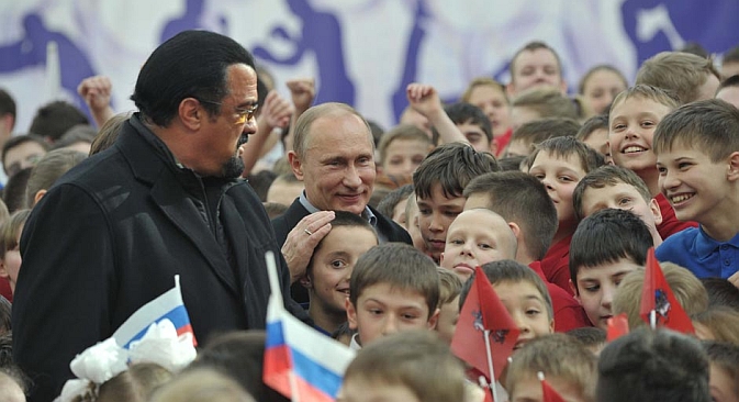 Russian President Vladimir Putin and American actor Steven Seagal during the opening of sport center 'Sambo-70' in Moscow. Source: RIA Novosti / Alexei Nikolsky