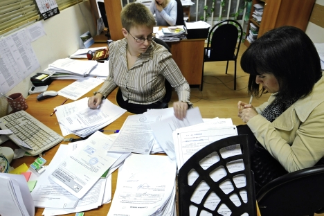 According to some foreign consultants, bureaucracy is one of the problem of Russia's tax system. Pictured: Legal entities submitting their tax declarations to the Central Sochi District Tax Inspectorate. Source: RIA Novosti / Mikhail Mordasov