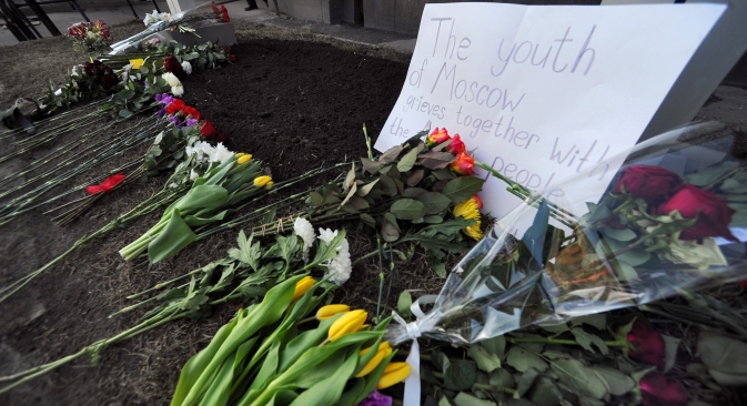 Russia responded to the Boston explosions by bringing flowers to the U.S. Embassy to support the American citizens. Source: Kommersant
