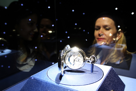 More and more Russians buy luxury goods abroad. Source: AFP / East News