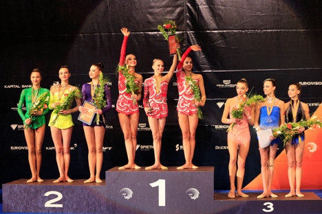 Russian gymnasts Yana Kudryavtseva (L-R), Darya Svatkovskaya and Margarita Mamun during a ceremony. Source: AFP