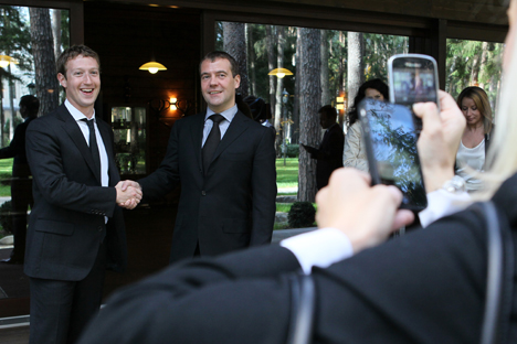 Dmitry Medvedev (R) is interested in innovative products and services. Last year he met with Facebook founder, Mark Zuckerberg in Moscow. Source: ITAR-TASS