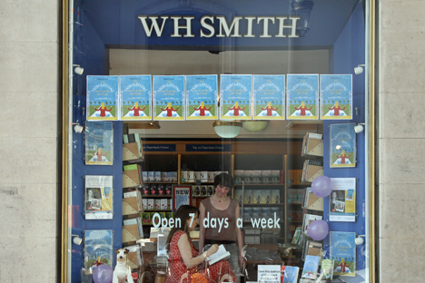 WHSmith has over 1,600 stores and kiosks operating at railway and bus stations, petrol stations and airports. Source: AFP / East news