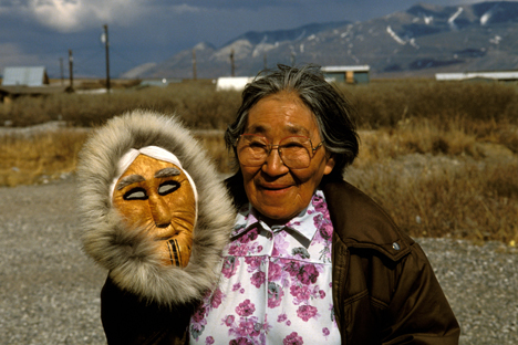 Alaska Gates of the Arctic National Pa Anaktuvuk Pass Eskimo mask Suzy Paneak model released North American Indian Native. Source: Alamy / Legion-media