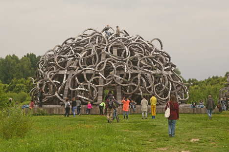 Land-art installations dot the picturesque countryside around the village of Nikola-Lenivets, which has been transformed into an artists' colony over the last decade. Source: Yaroslava Kiryukhina / RBTH