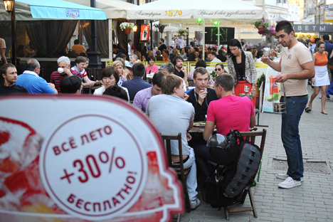 Muscovites will teach foreigners to cook Russian food and treat them to a traditional Russian lunch. Source: ITAR-TASS