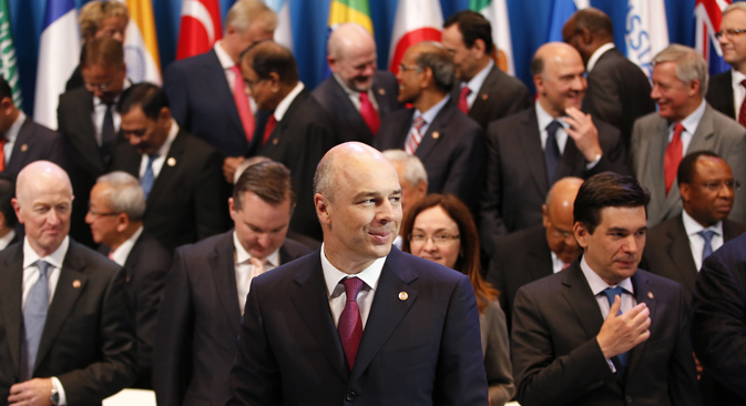 Ministro das Finanças russo, Anton Siluanov (frente), que projeto do G20 vai aumentar transparência das multinacionais Foto: Reuters / Grigory Dukor