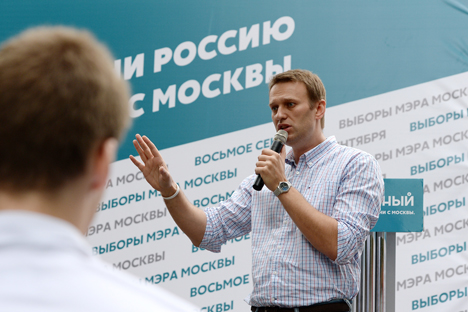 Aleksei Navalny, Moscow Mayor hopeful from the RPR-PARNAS Party, facing his electors at the gardens in the Leninsky Avenue, Moscow. Source: RIA Novosti