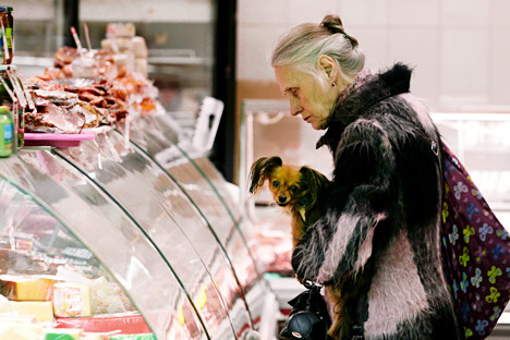 Experts belive that the falling ruble should provide local vendors a hand in capturing the Russian consumer. Source: PhotoXPress