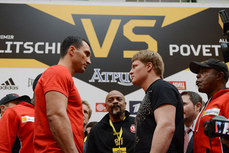  Ukrainian heavyweight boxing world champion Wladimir Klitschko (L) and Russian heavyweight boxer Alexander Povetkin taking part in a stare out during the weighting-in for their long-anticipated October 5 bout. Source: AFP/East News
