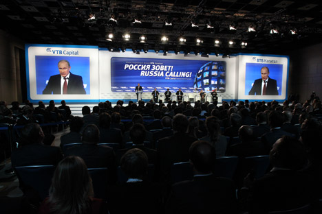 Presidente russo, que discursou em evento organizado por banco de investimentos, não prevê uma rápida recuperação da economia mundia Foto: Konstantin Zavrájin/RG