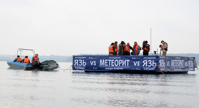 Divers are still searching for Chelyabinsk meteorite. Source: Alexander Kondratuk / RIA Novosti