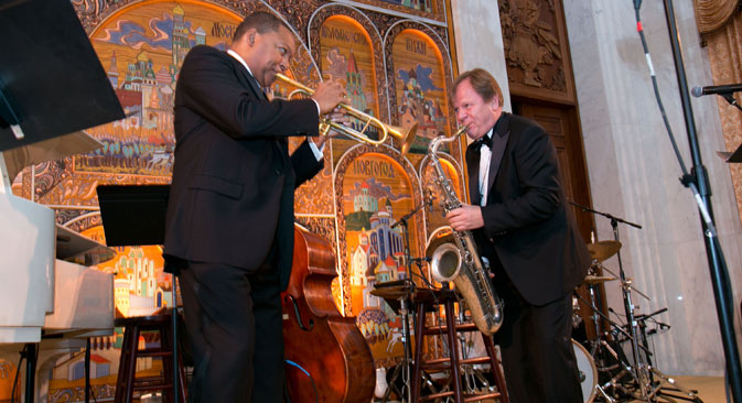 American jazz great Wynton Marsalis performs with virtuoso Igor Butman at the Russian Embassy. Source: Press Photo