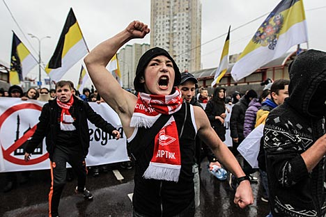 Demonstrators with Russian imperial flags and banners “Today a mosque, tomorrow jihad” marched through the Moscow outskirts. Source: Sergey Savostianov / RG