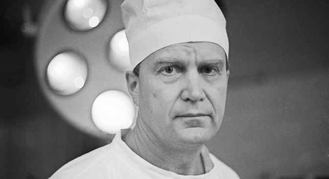 Professor, Director of Riga Hospital of Traumatology and Orthopedics Viktor Kalnberz, 1978. Source: Tichonov / RIA Novosti