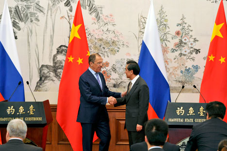 Sergei Lavrov (left) met with the Foreign Minister of China Wang Yi on April 15. Source: Reuters