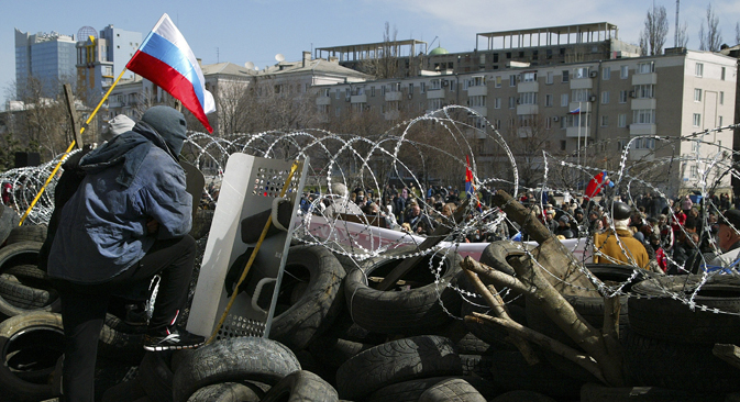 A situação nas regiões orientais da Ucrânia, onde ativistas pró-Rússia se manifestaram a favor de um referendo sobre a separação do país, vem se agravando nos últimos dias Foto: AP