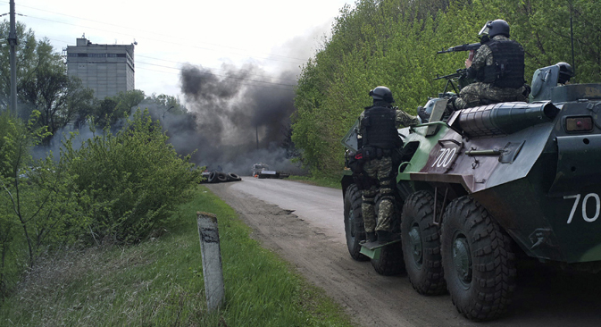 After several clashes in Slovyansk, five militiamen were killed and one police officer was wounded, before the attack was suspended. Source: AP