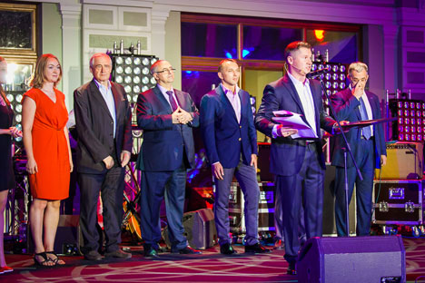 At the event, Nemov (in center) presented commemorative prizes to those who had contributed to the development and popularization of Russian sports. Source: Press photo