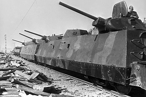 Disparo contra o inimigo a partir de um trem blindado soviético, em 1944 Foto: RIA Nóvosti