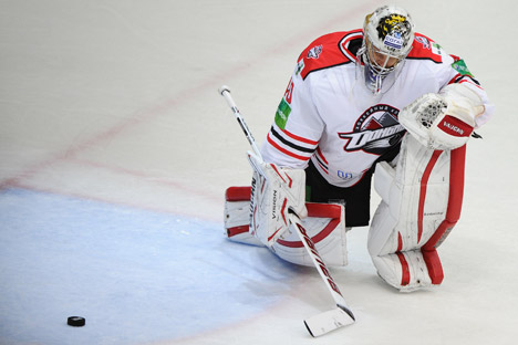 Donbass' goalie Erik Ersberg seen in a KHL Championship match against Atlant Mytishchi, in Moscow region, on September 23, 2012. HC Donbass won the game 3:2 in the penalty shootout. Source: ITAR-TASS