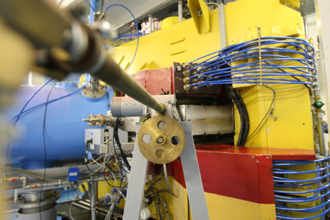 Der IC-100 Teilchenbeschleuniger im Fljorow-Labor des Kernforschungszentrums in Dubna. Foto: RIA Novosti