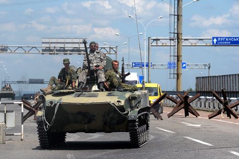 Vzglyad writes that indiscriminate raids have begun in captured towns in eastern Ukraine. Source: RIA Novosti