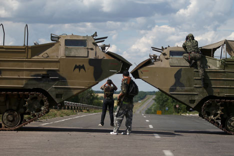 Battles are under way in Marinovka, which houses a border checkpoint closed by the Ukrainian side in June.. Source: ITAR-TASS