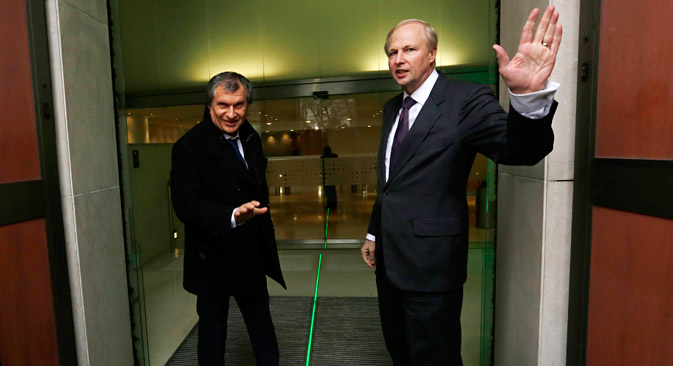British Petroleum CEO Bob Dudley (R) and Rosneft CEO Igor Sechin. Source: Reuters