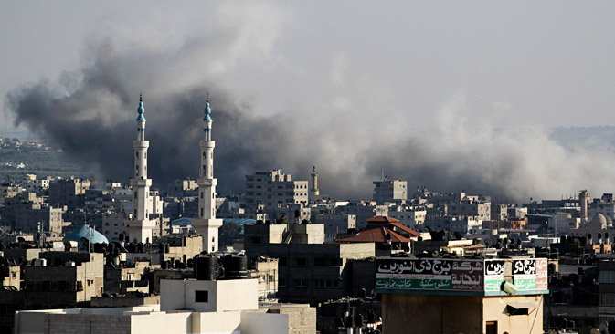 Smoke rise after an Israeli strike over Gaza City on Aug, 8, 2014. Source: Photoshot / Vostok Photo