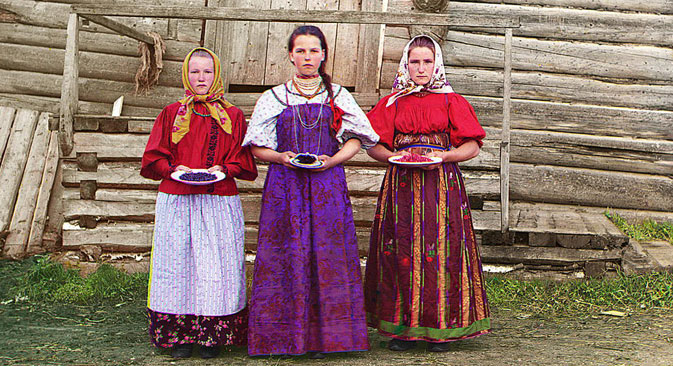 Peasant girls, 1909. Source: Sergey Prokudin-Gorsky