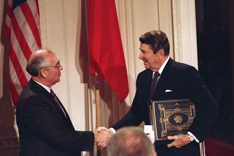 U.S. President Ronald Reagan (right) shakes hands with Soviet leader Mikhail Gorbachev after the two leaders signed the Intermediate Range Nuclear Forces Treaty in Washington, D.C. on December 8, 1987. Source: AP