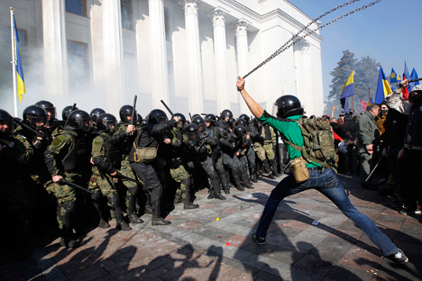 The radical protesters demanded the release of political prisoners in Ukraine. Source: Reuters