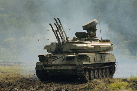 Shilka, sistem antipesawat berbasis tank. 