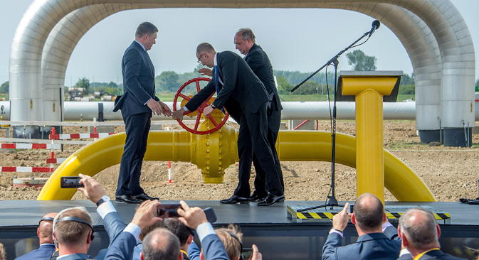 Slovakia's Prime Minister Robert Fico (left), his Ukrainian counterpart Arseniy Yatsenyuk (middle) and Klaus-Dieter Borchardt, head of EU Commision for Energy, open a symbolic valve of the new reverse pipline during the ceremony to launch the Vojany-Uzhgorod gas pipeline flow to Ukraine in Eastern Slovakia. Source: AFP / East News