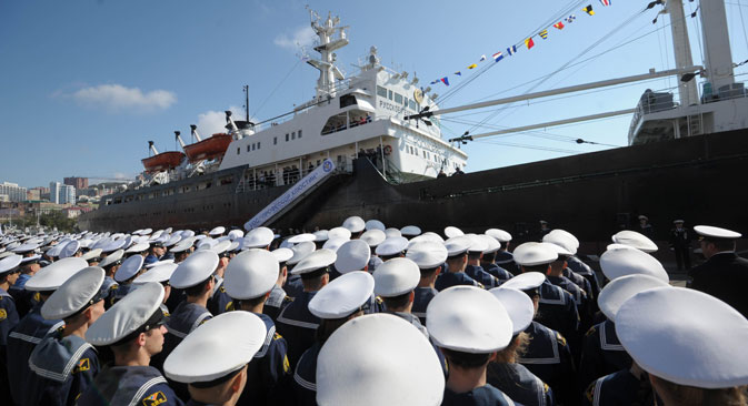 The farewell ceremony for Professor Khlyustin training and research vessel which is departing on a scientific voyage from Vladivostok marine terminal. Source: Alexei Druzhinin / RIA Novosti