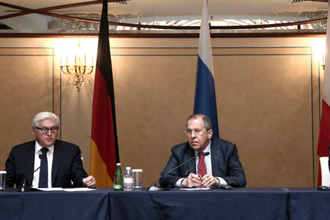 German Foreign Minister Frank-Walter Steinmeier (left) met his Russian counterpart Sergei Lavrov (right) for talks in Moscow on Nov. 18. Source: TASS